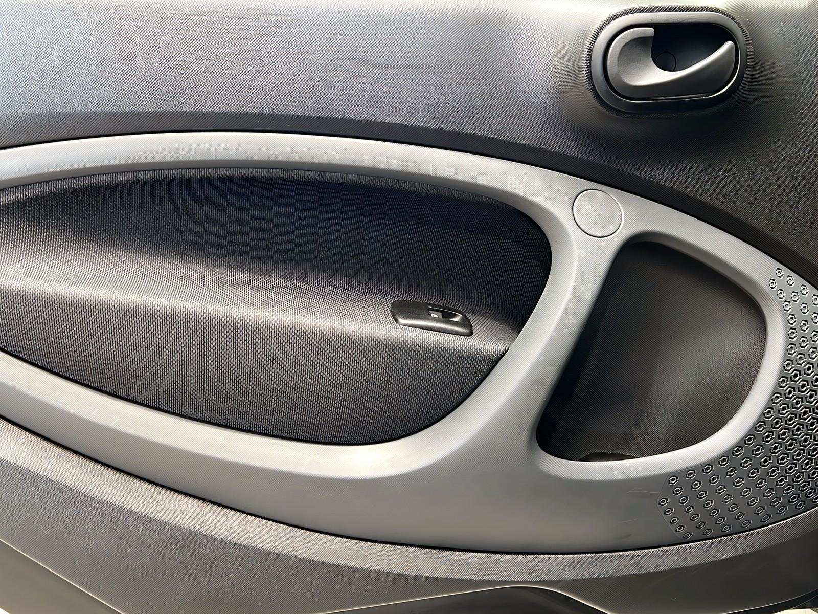 EQ fortwo Cool&Audio+Ladekabel+Klimaauto+SHz Bild 13