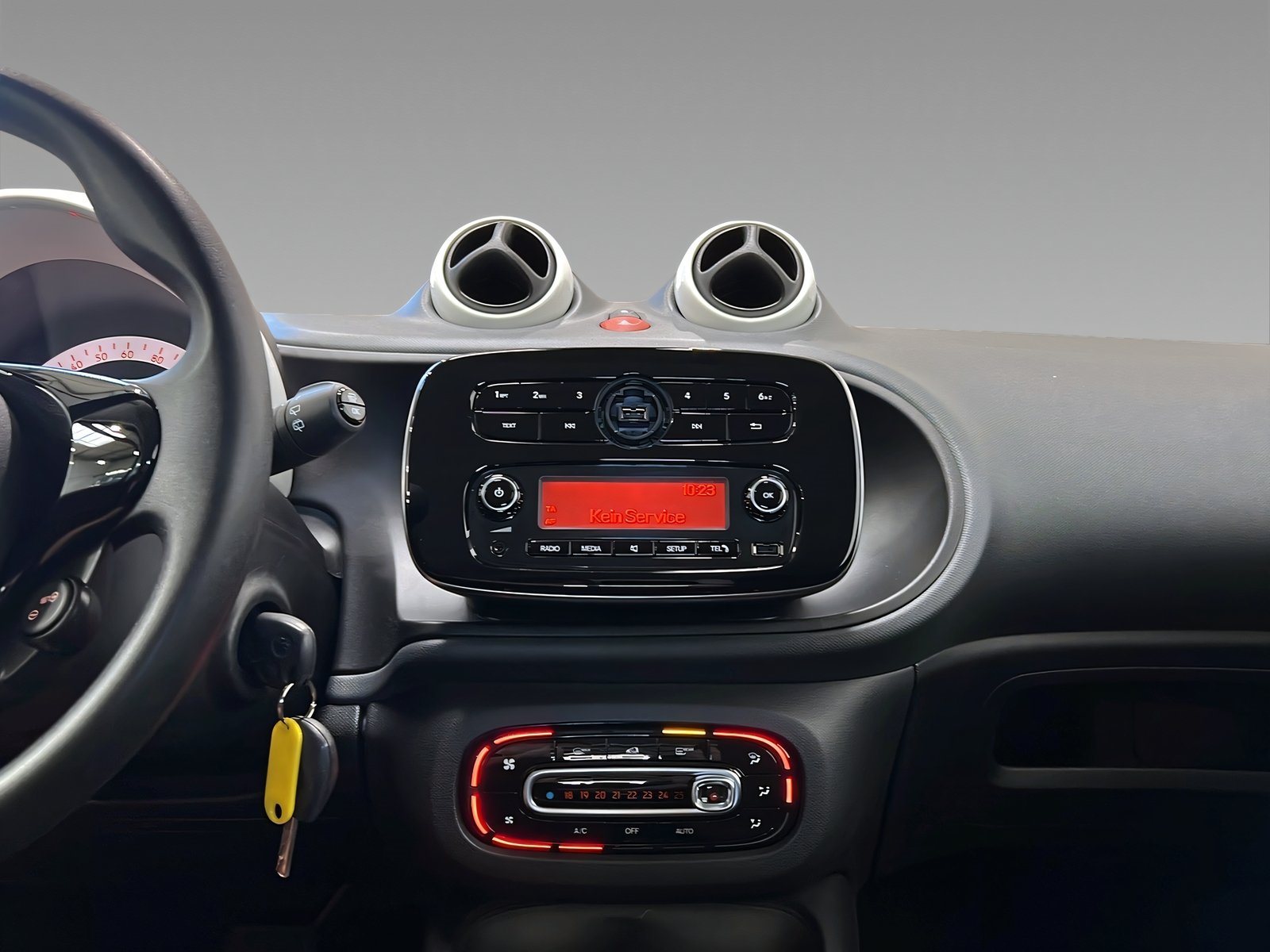 EQ fortwo Cool&Audio+Ladekabel+Klimaauto+SHz Bild 15