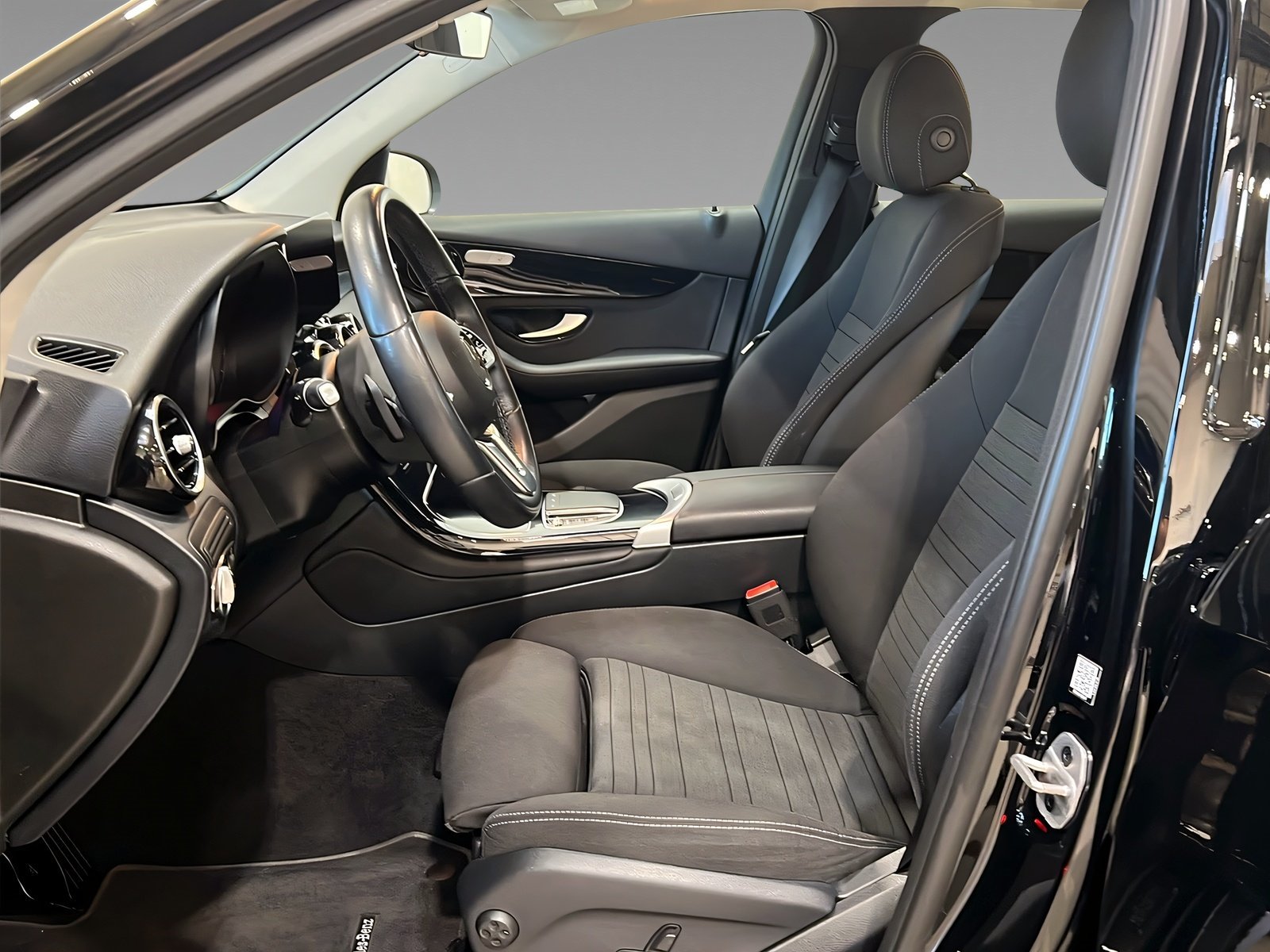 GLC 300de 4M LED+Kamera+Ambiente+CarPlay+SHz+AHK Bild 9