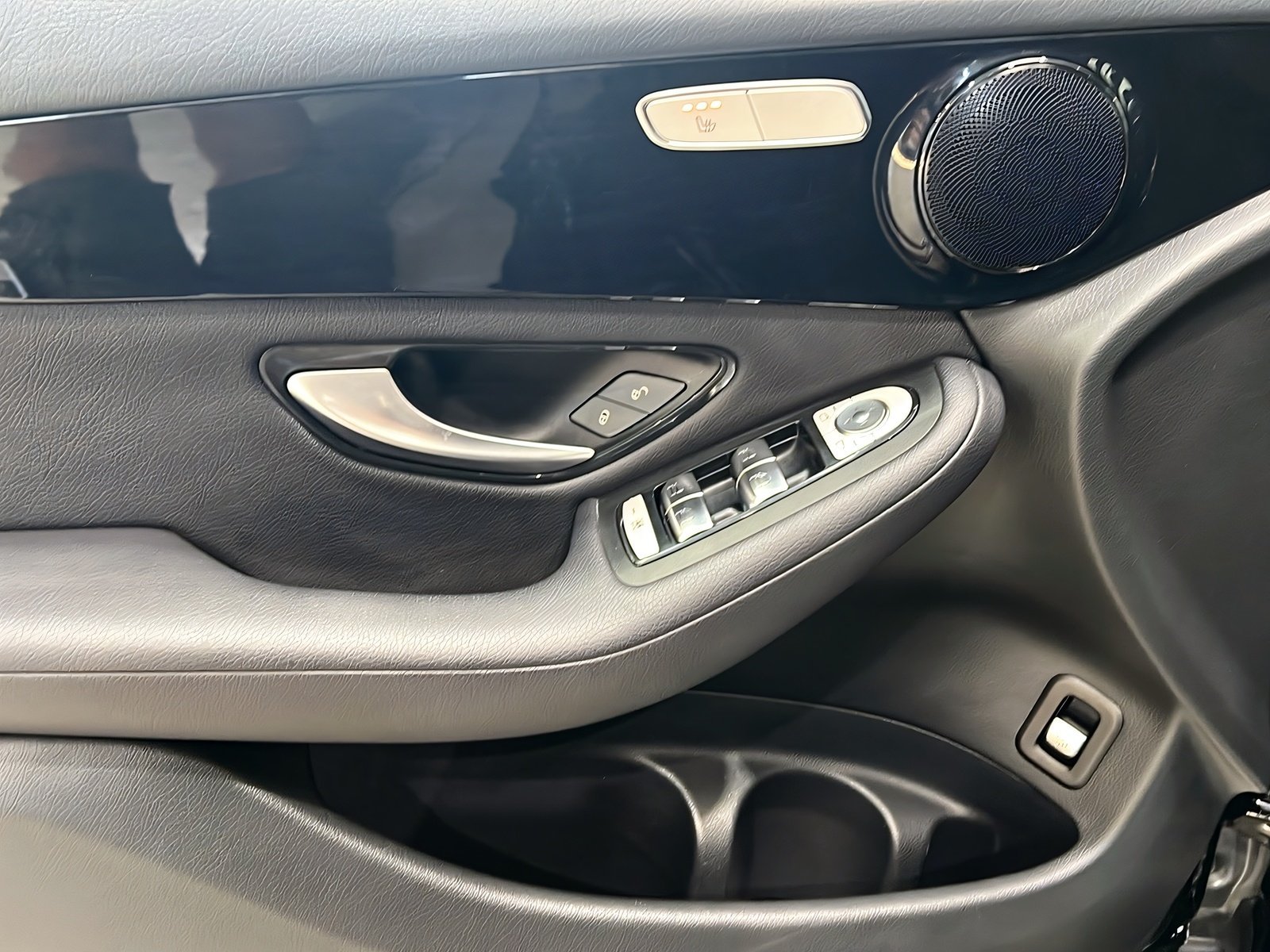 GLC 300de 4M LED+Kamera+Ambiente+CarPlay+SHz+AHK Bild 14