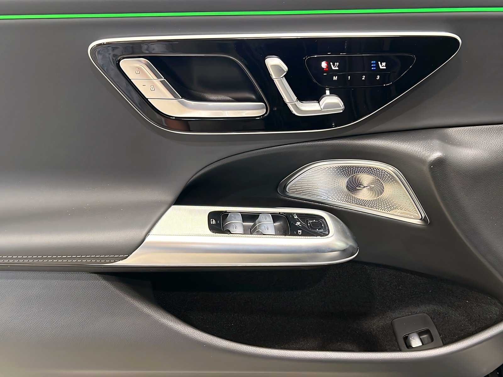 E 450 d 4M T AMG+DISTR+SUPERSCREEN+Burm+AHK+360° Bild 13