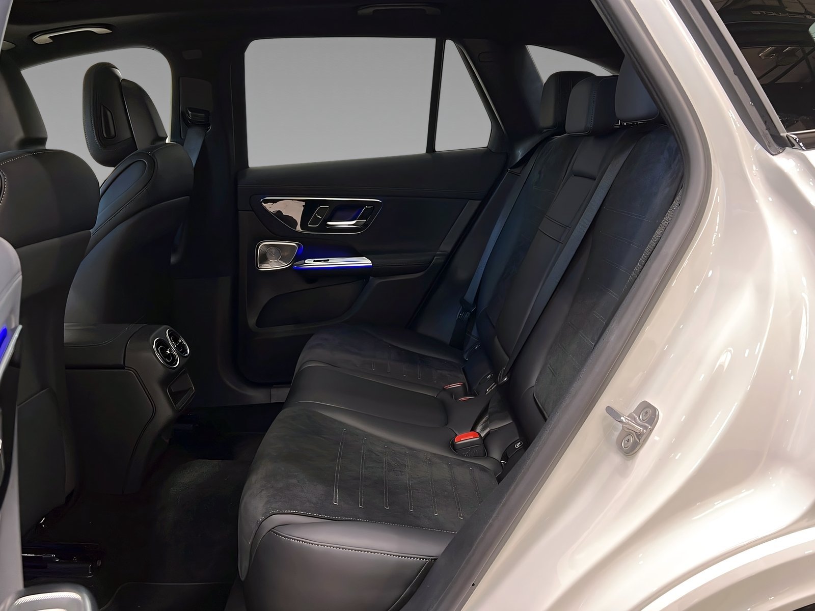 GLC 200 4M AMG+DIGITAL+NIGHT+Burme+Pano+AHK+360° Bild 9
