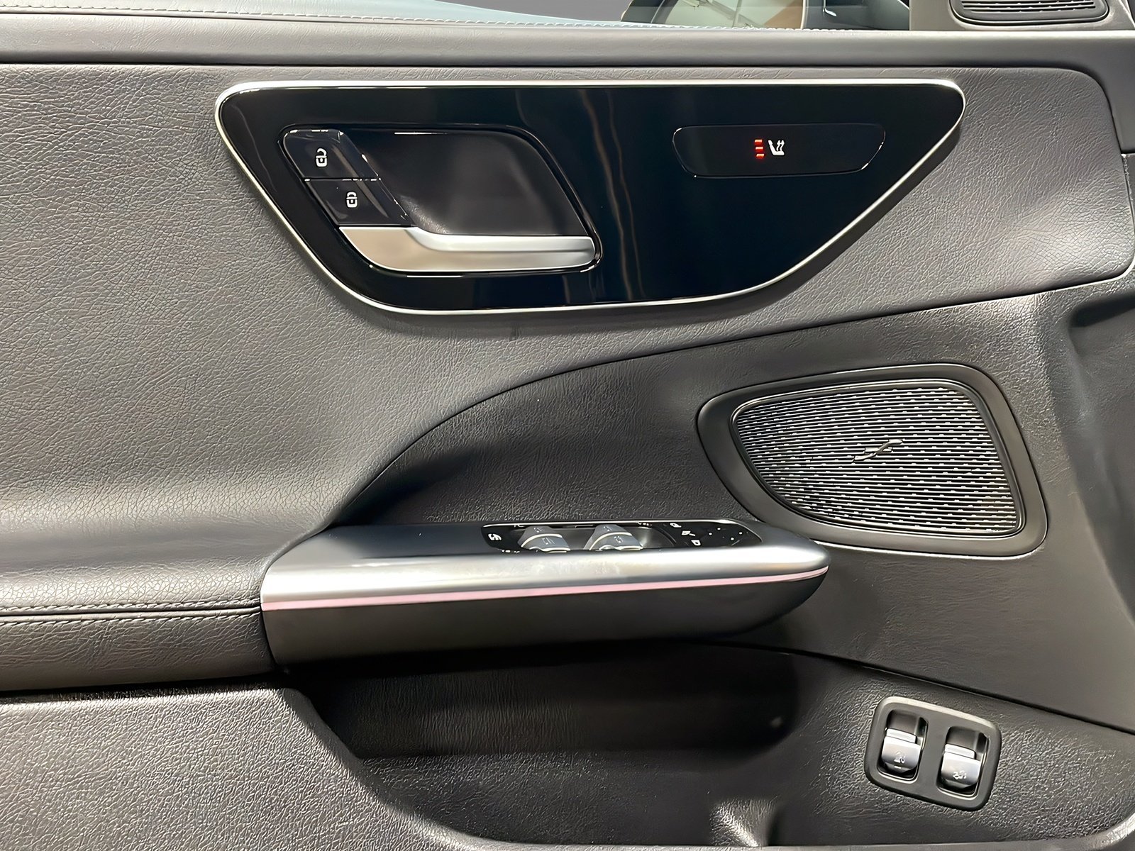 C 300 e T AMG+LED+NIGHT+Kamera+Ambi+CarPlay+AHK Bild 13