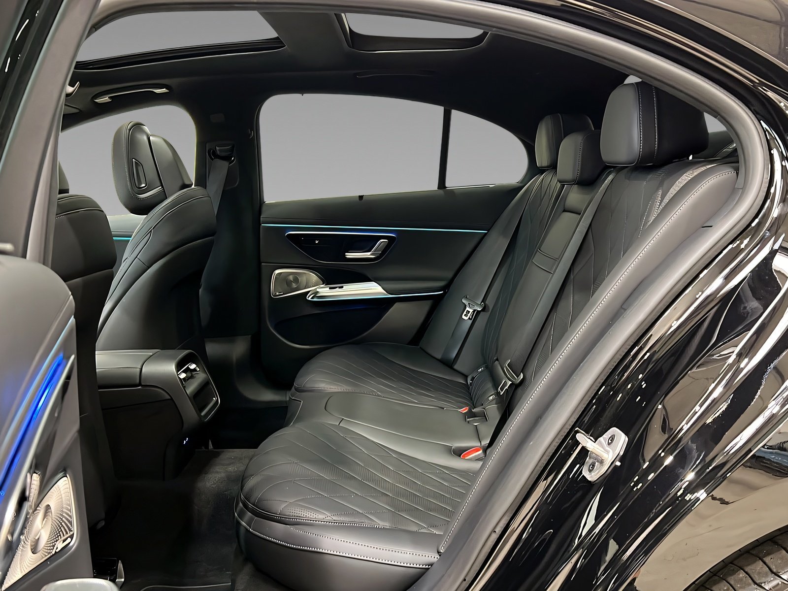 E 300 e 4M AMG+NIGHT+Memor+Pano+Burm+Massage+360 Bild 10