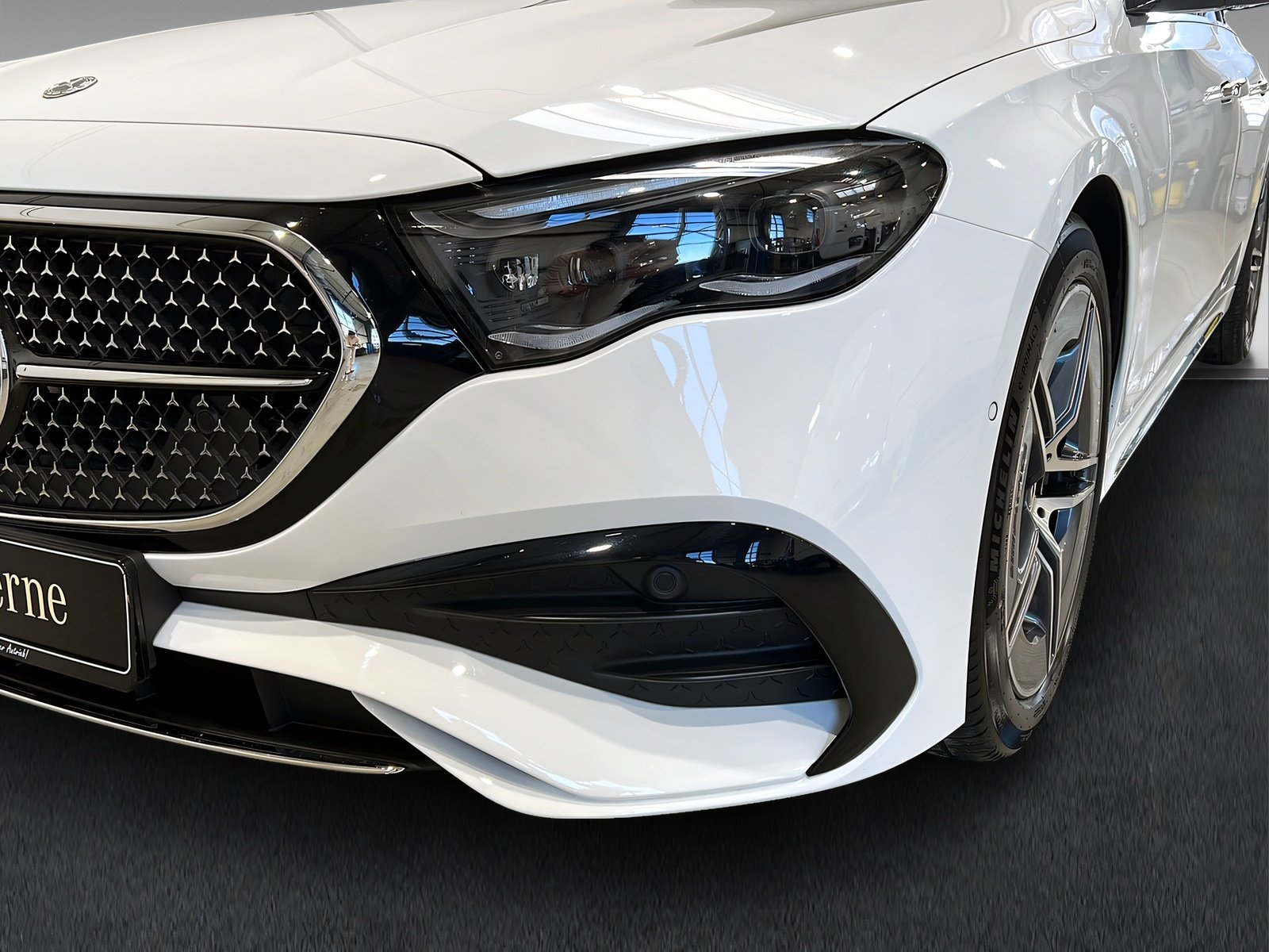 E 220 d T AMG+DIGITAL+Memory+Ambi+TotW+AHK+360° Bild 3