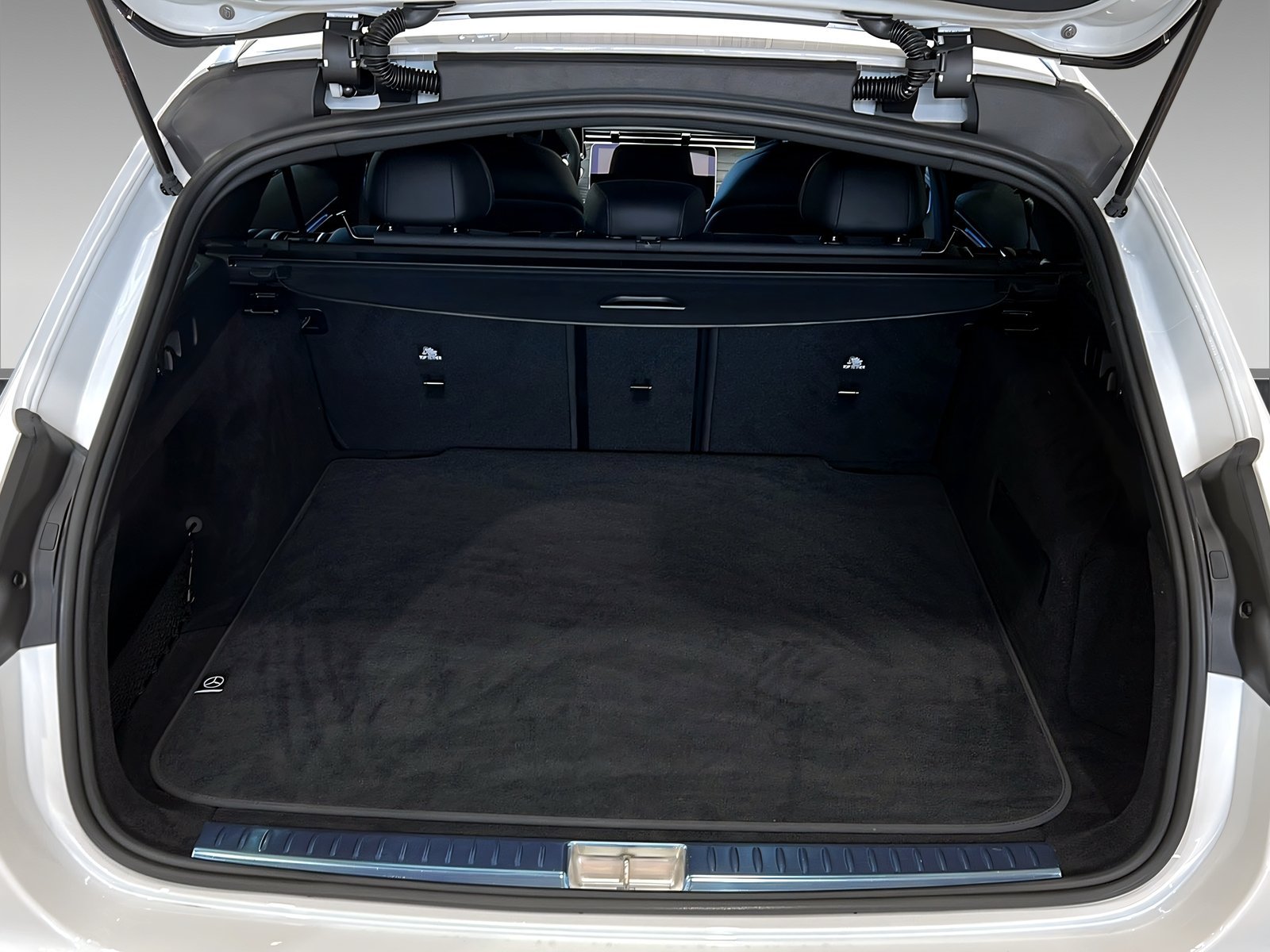 E 220 d T AMG+DIGITAL+Memory+Ambi+TotW+AHK+360° Bild 8