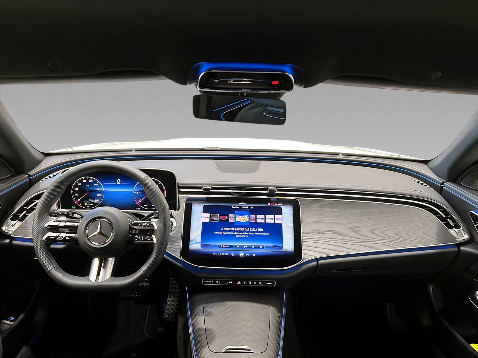 E 220 d T AMG+DIGITAL+Memory+Ambi+TotW+AHK+360° Bild 11