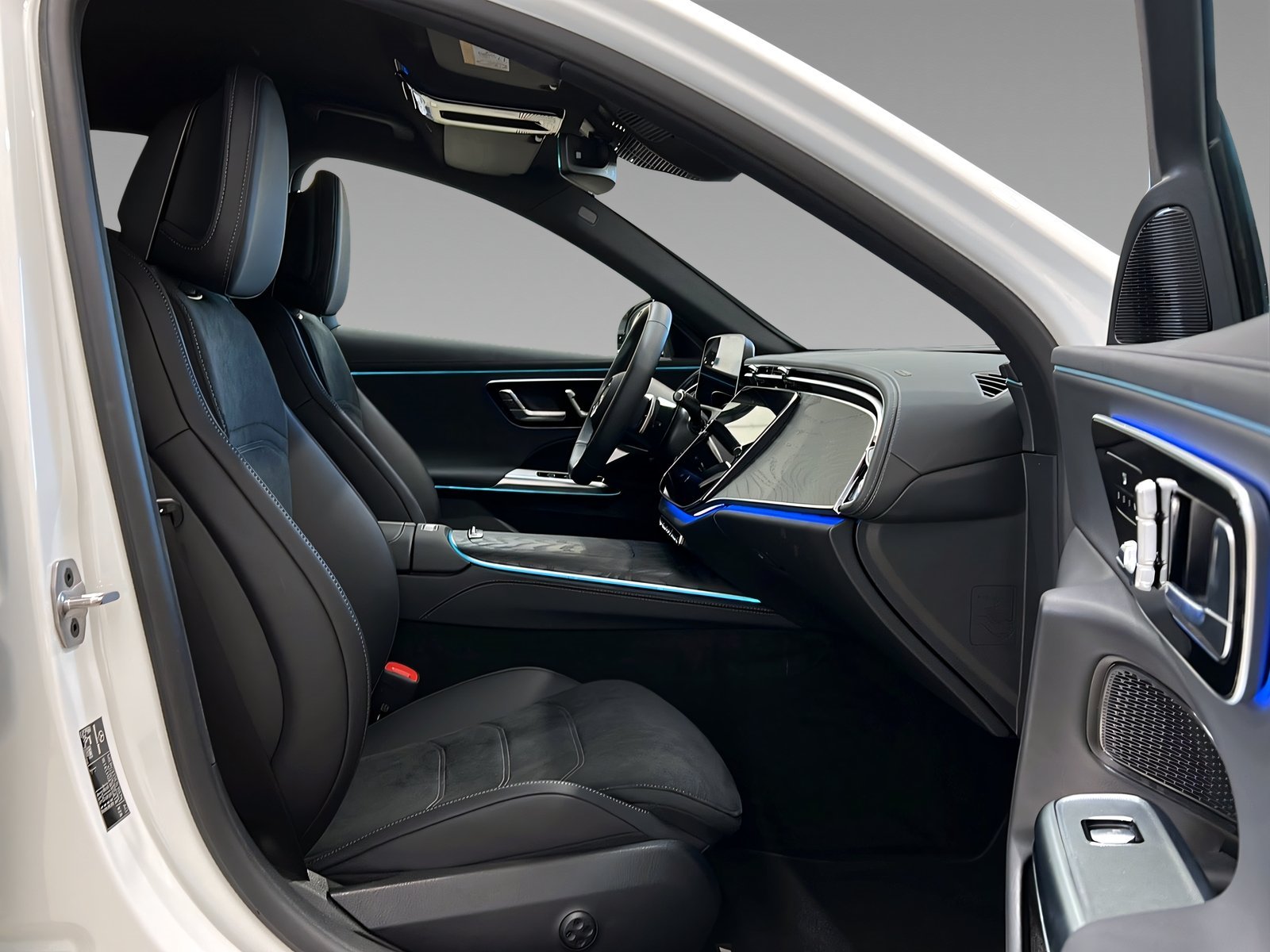E 220 d T AMG+DIGITAL+Memory+Ambi+TotW+AHK+360° Bild 12