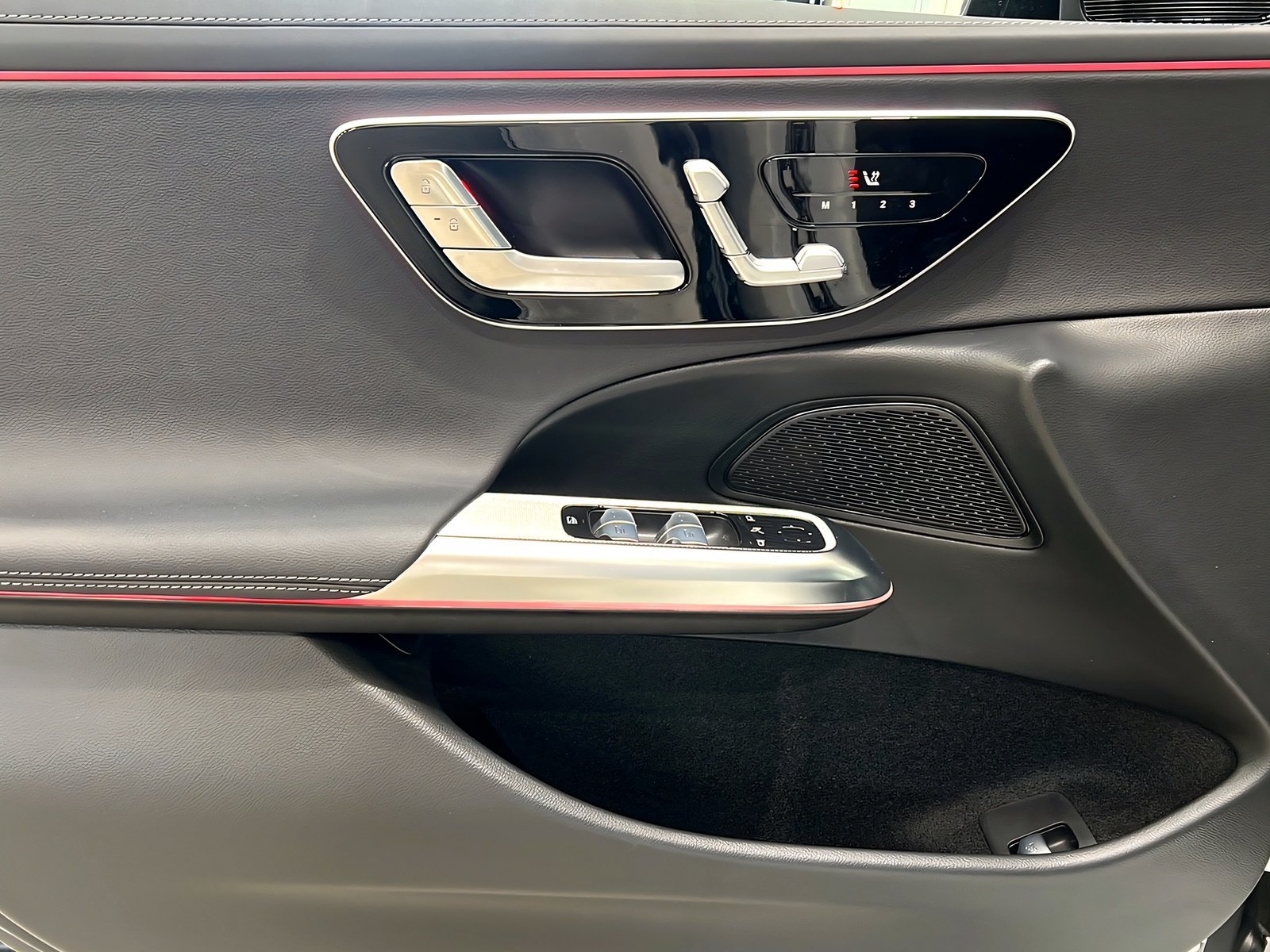 E 220 d T AMG+DIGITAL+Memory+Ambi+TotW+AHK+360° Bild 14